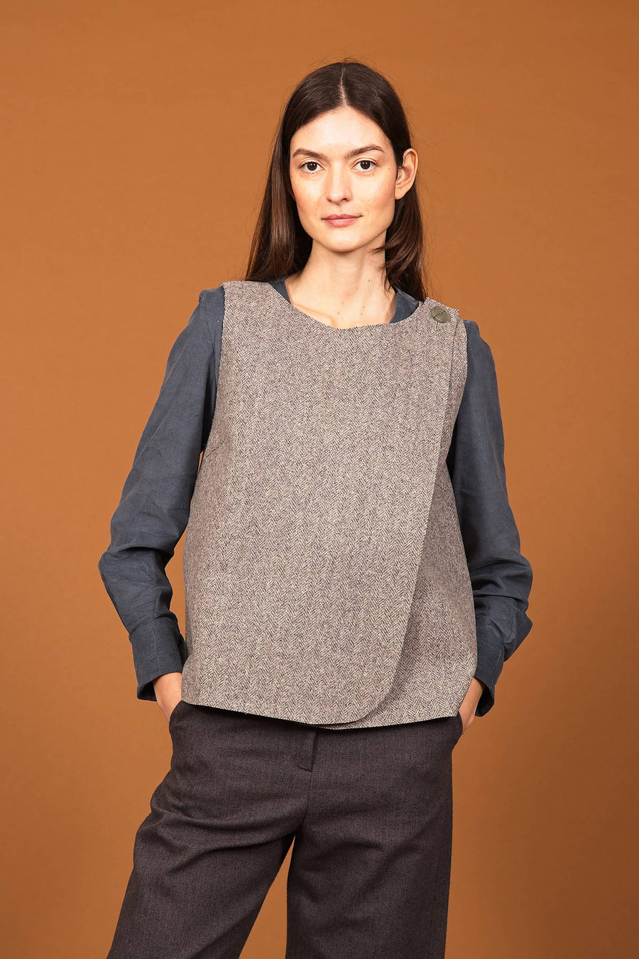 Top IKRAM Grey